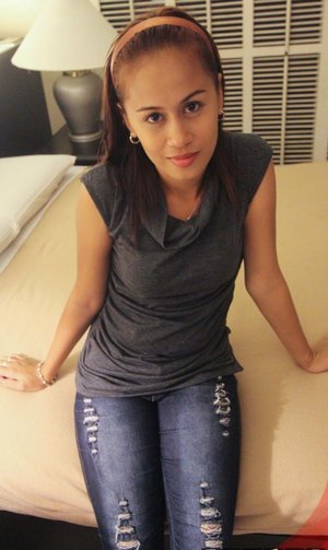 18 year old girl loses her virginity wearing knee socks in the bathroom